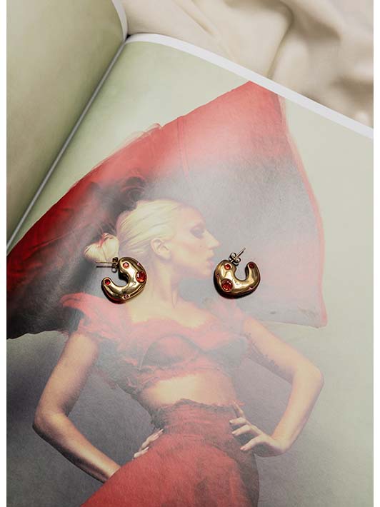 Statement studs met gekleurde steentjes