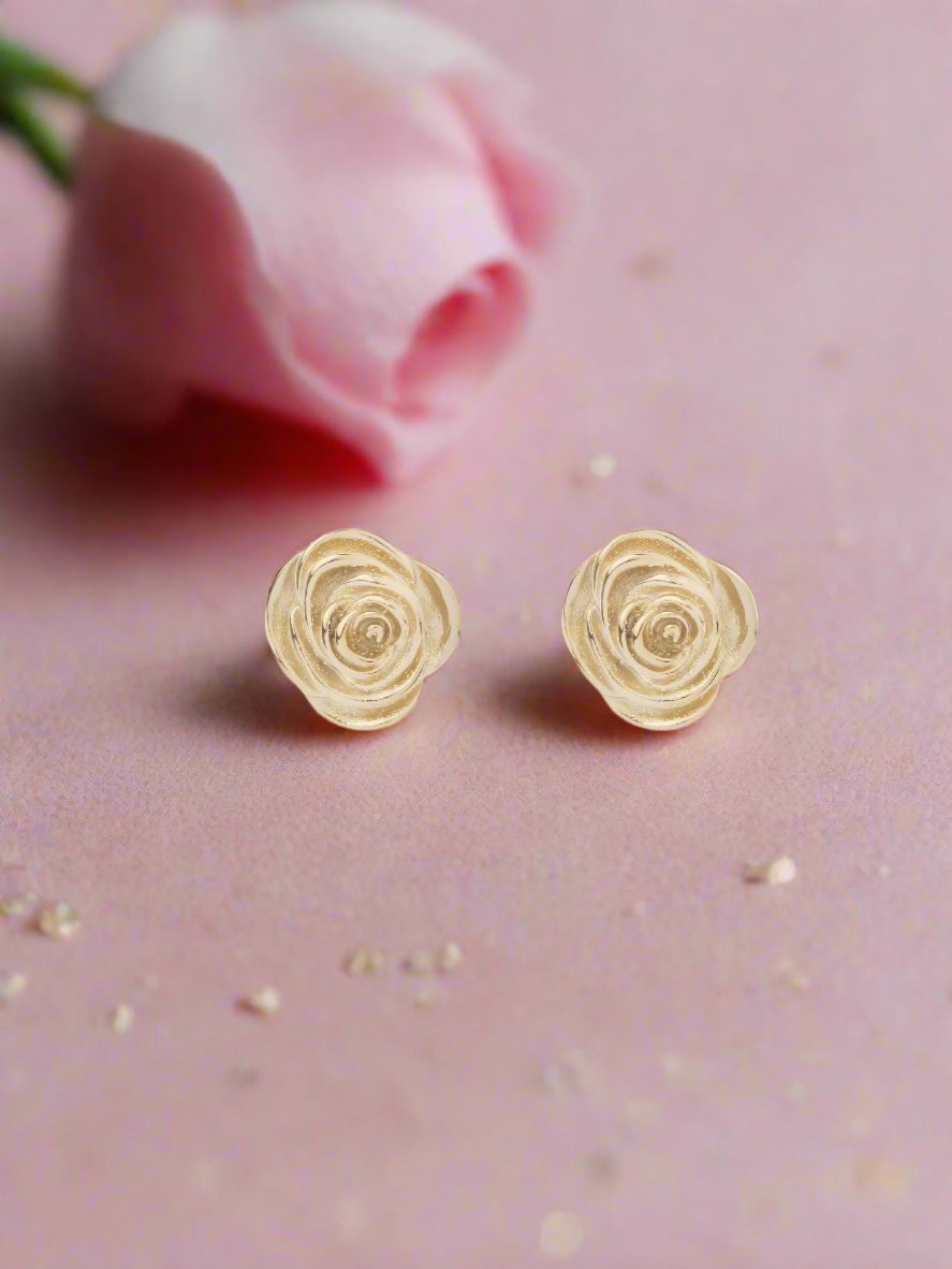 Minimalistic rozen studs