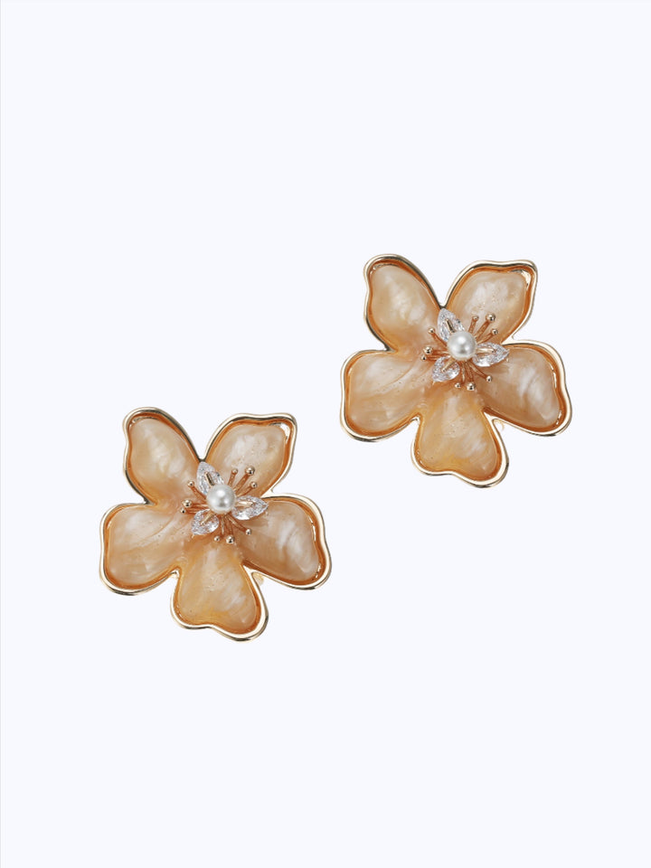 Vintage radiant blossom studs met parel