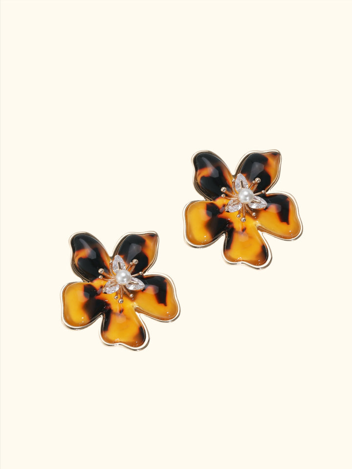 Vintage radiant blossom studs met parel