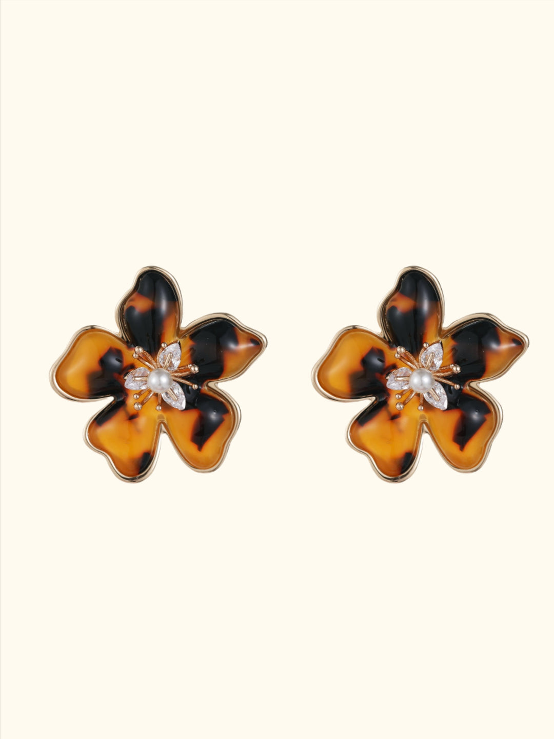 Vintage radiant blossom studs met parel